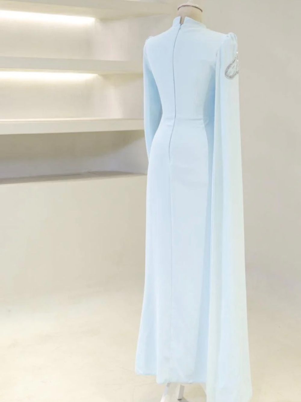 Modest evening gown - Picture 4 of 9